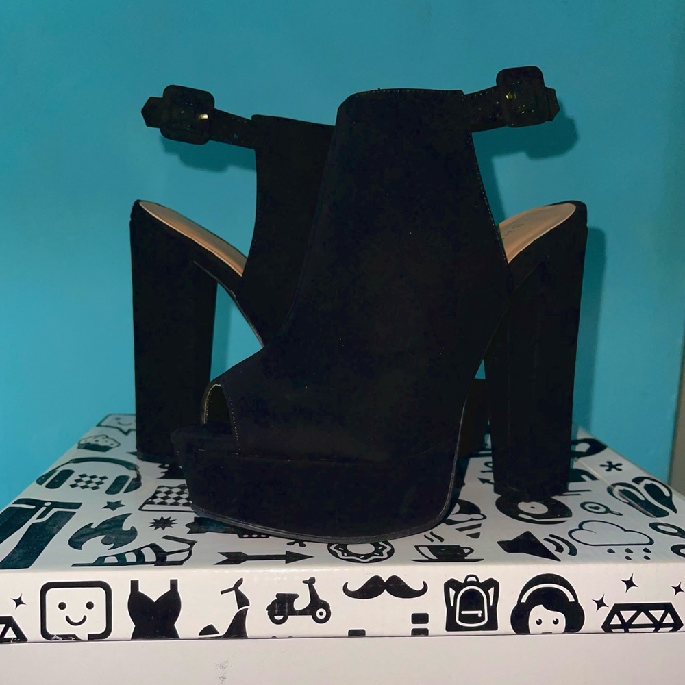 Black Chunky Heels 🖤